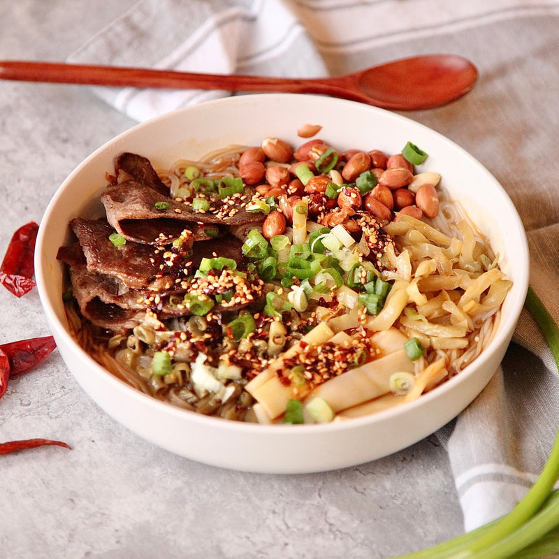 Exploring Guilin Rice Noodles for Flavorful Street Dining 2 Close-up of Guilin Rice Noodles with traditional toppings